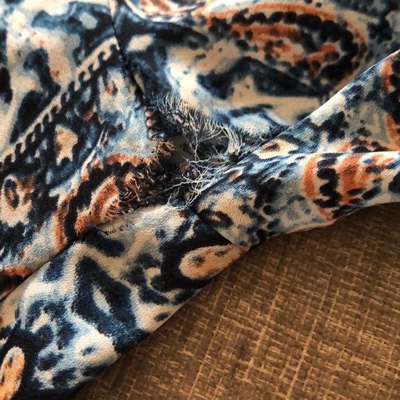 Pretty button down blouse - Picture 8 of 8